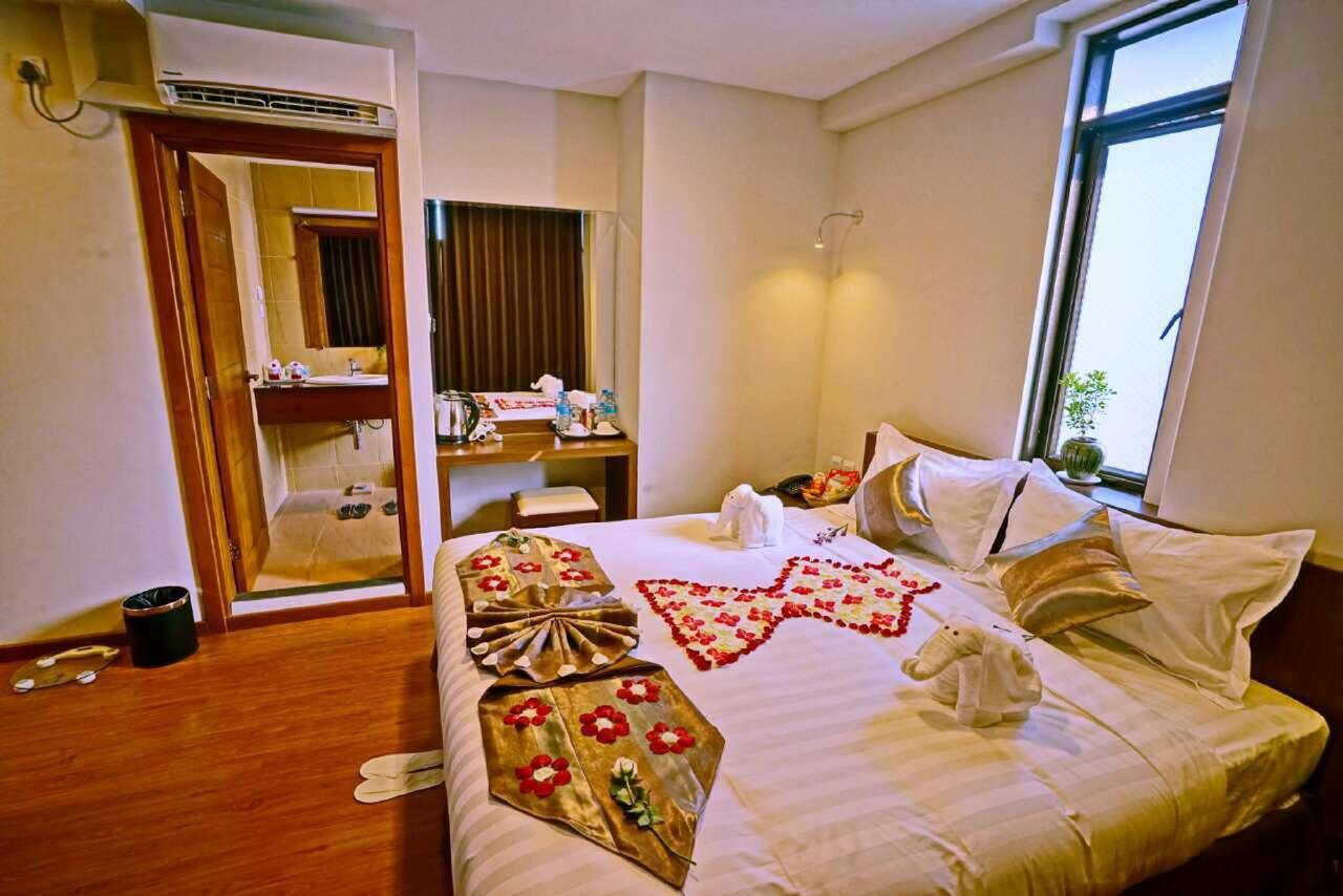 Sanctuary Hotel Mandalay Buitenkant foto