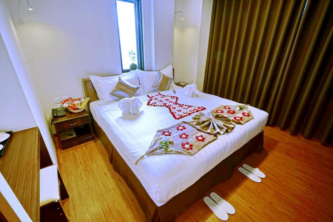 Sanctuary Hotel Mandalay Buitenkant foto