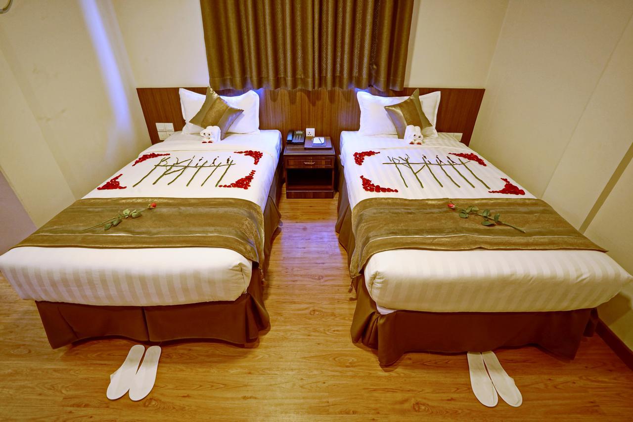 Sanctuary Hotel Mandalay Buitenkant foto