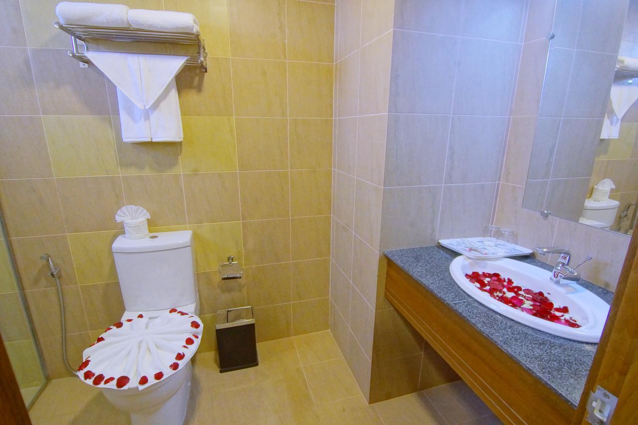 Sanctuary Hotel Mandalay Buitenkant foto