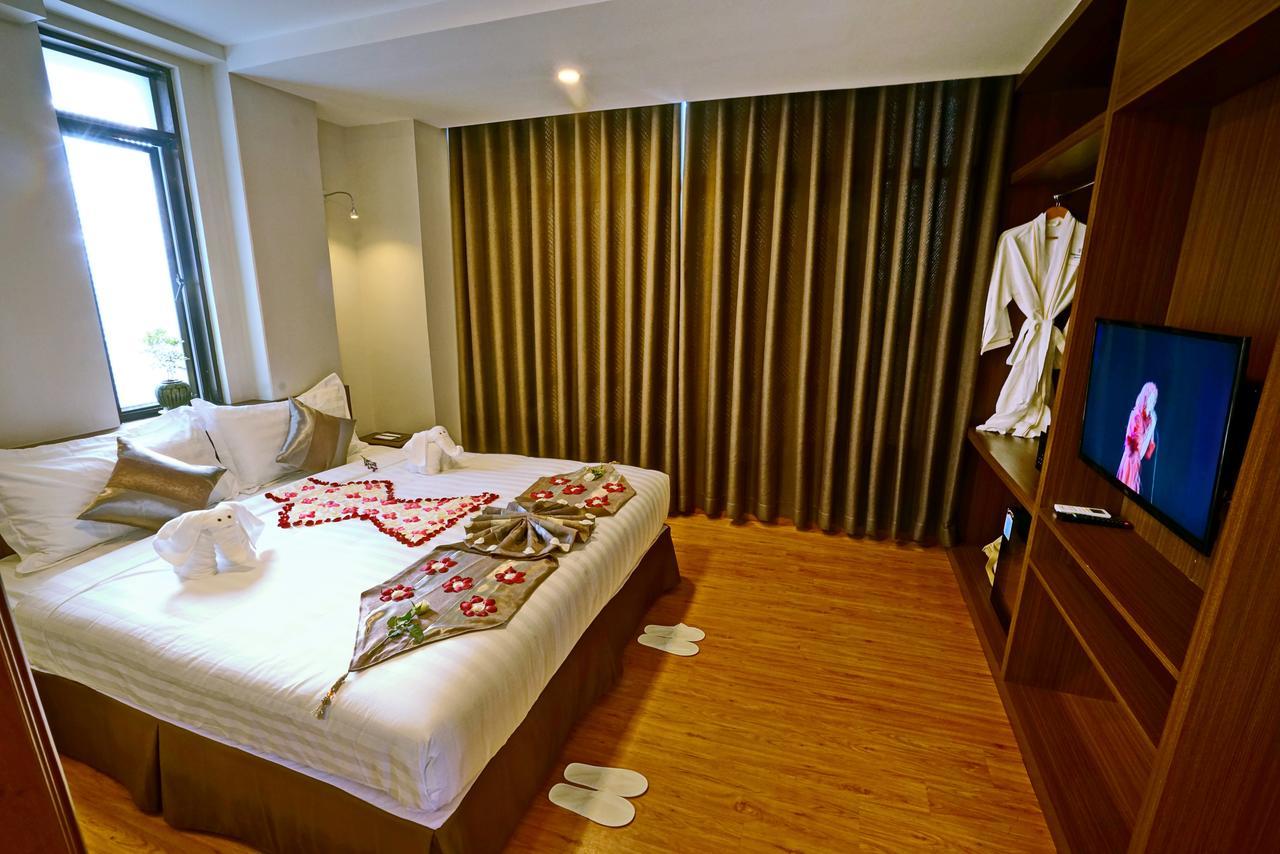 Sanctuary Hotel Mandalay Buitenkant foto