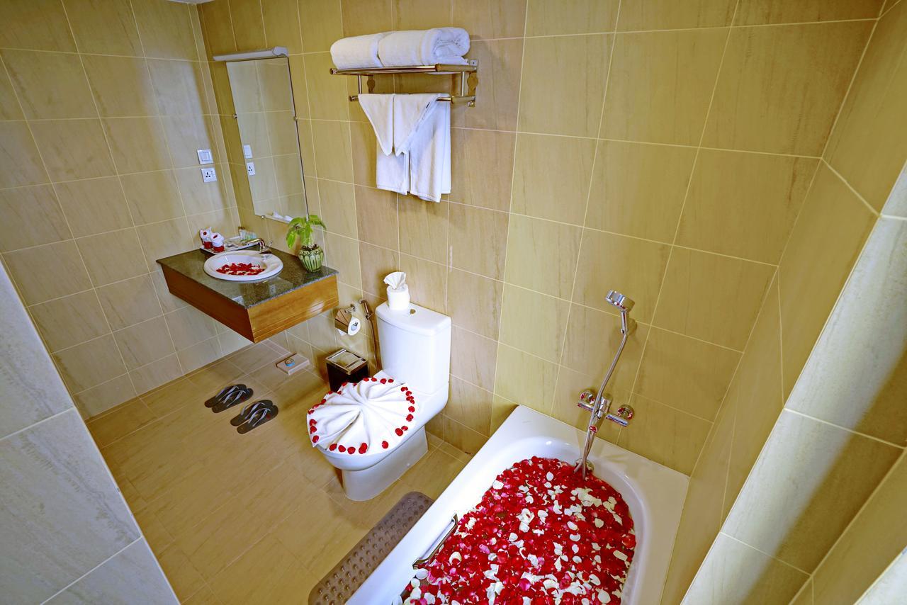 Sanctuary Hotel Mandalay Buitenkant foto