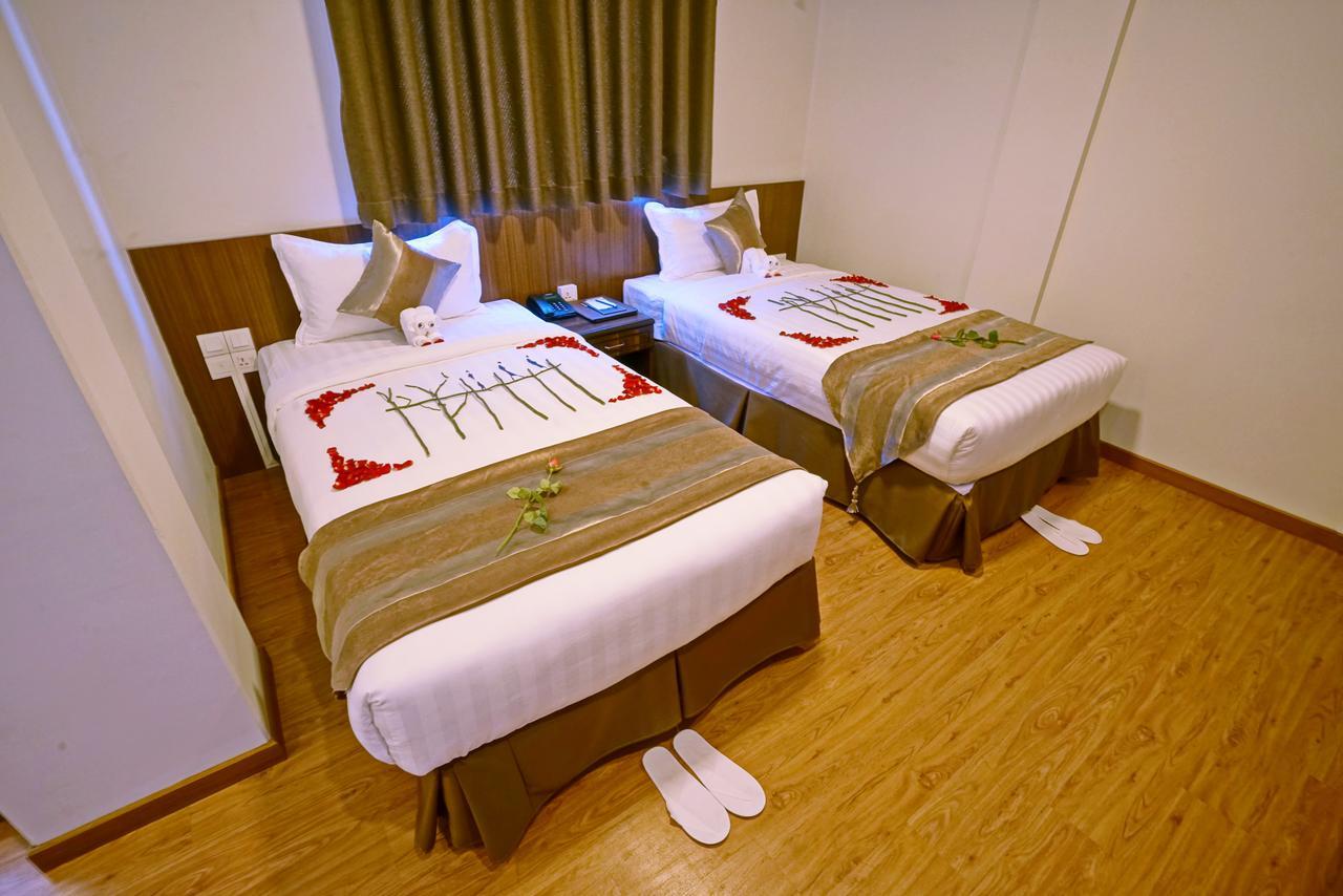 Sanctuary Hotel Mandalay Buitenkant foto
