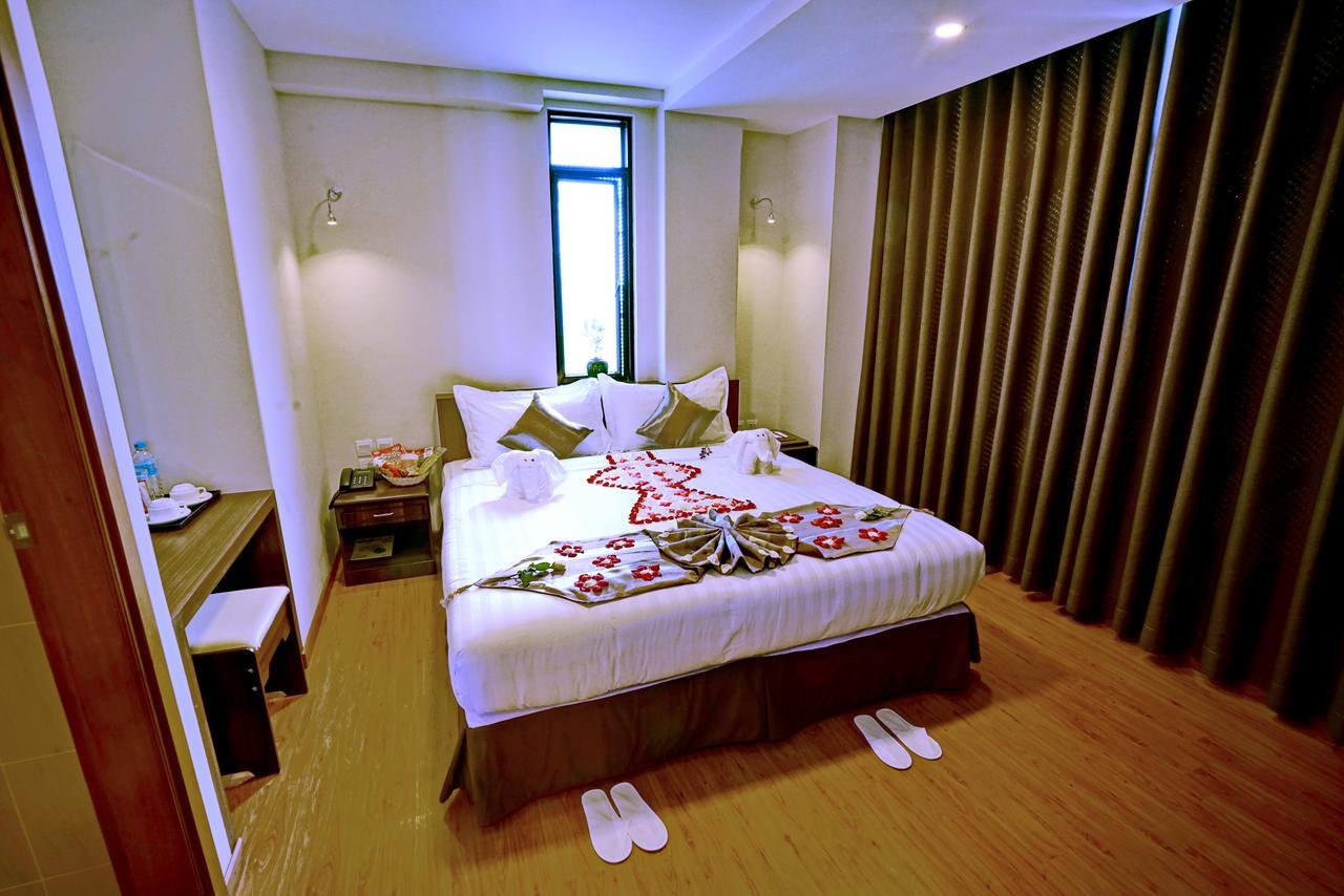 Sanctuary Hotel Mandalay Buitenkant foto