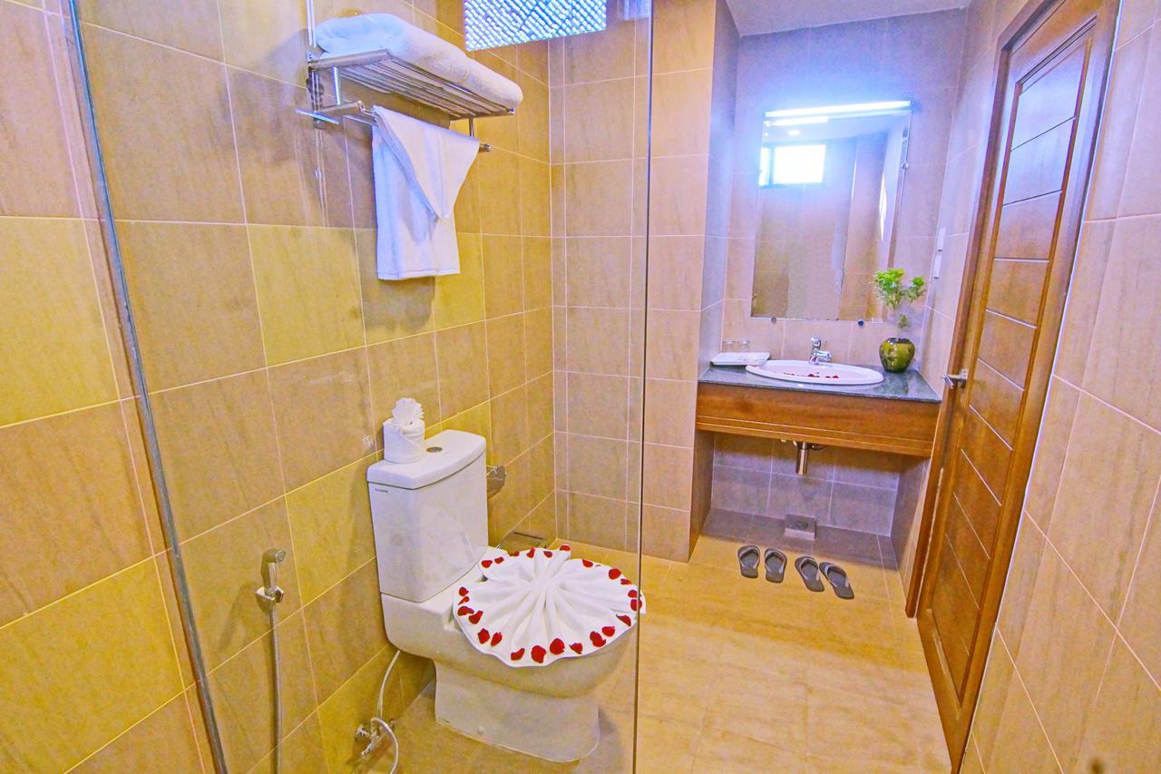 Sanctuary Hotel Mandalay Buitenkant foto