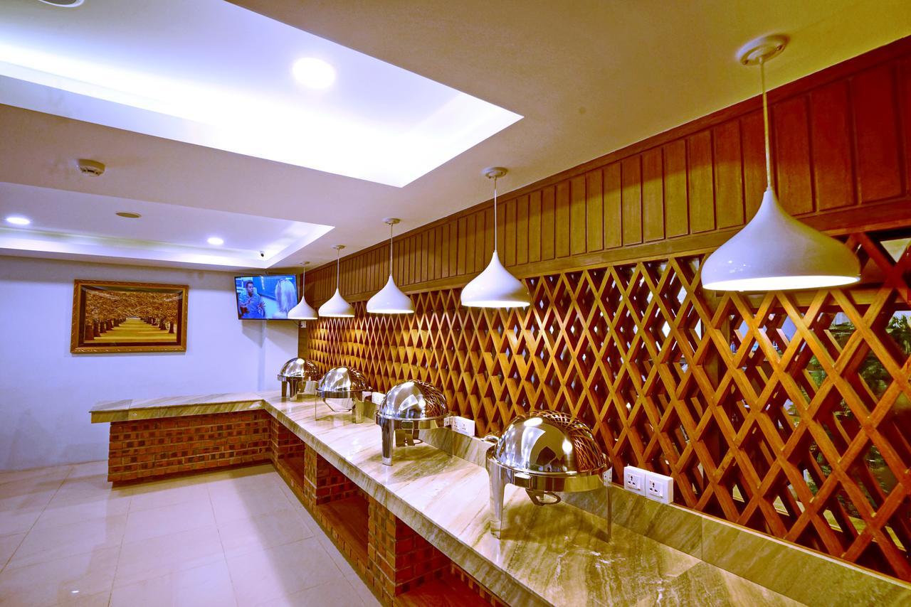 Sanctuary Hotel Mandalay Buitenkant foto