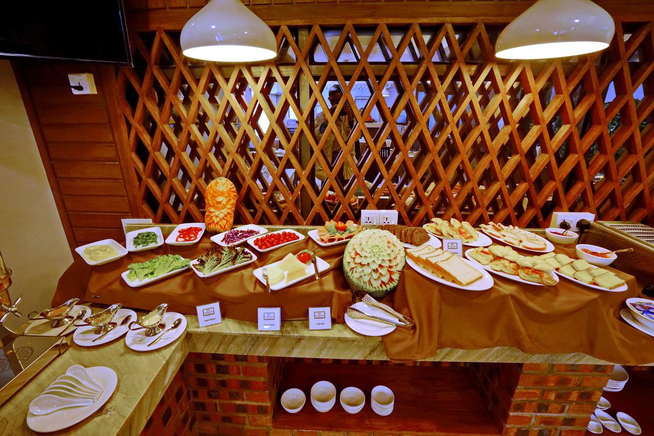 Sanctuary Hotel Mandalay Buitenkant foto