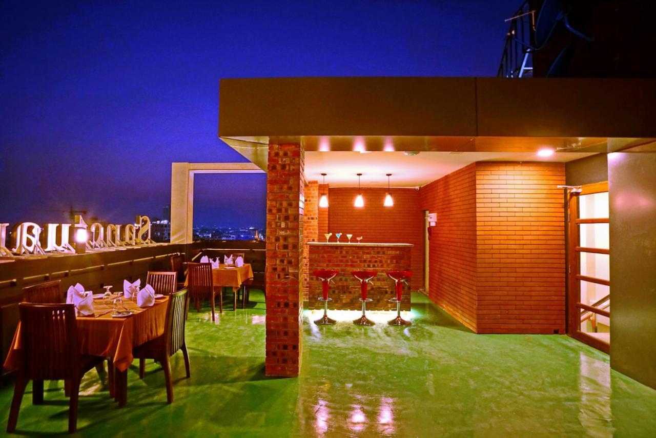 Sanctuary Hotel Mandalay Buitenkant foto