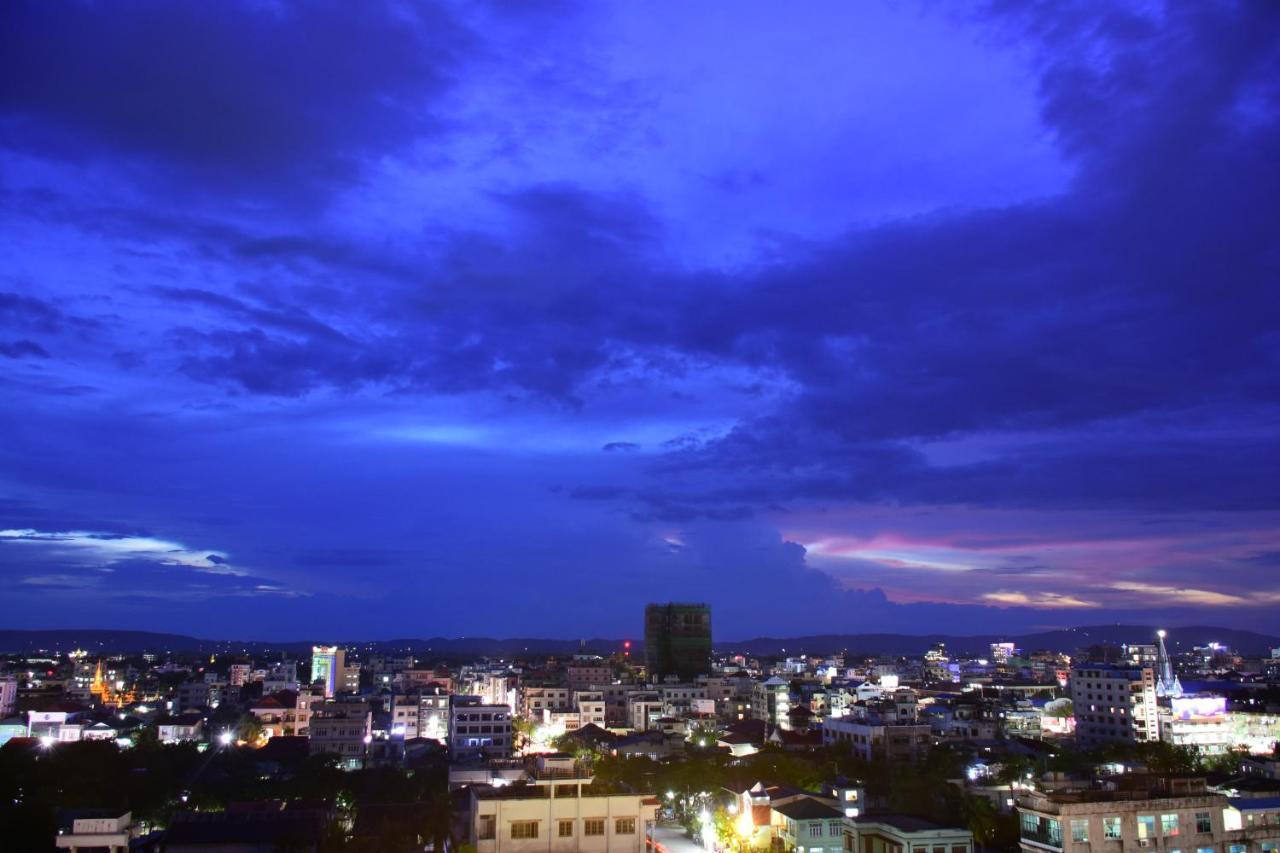 Sanctuary Hotel Mandalay Buitenkant foto