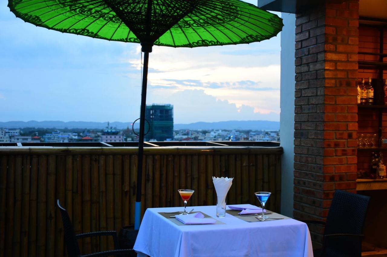 Sanctuary Hotel Mandalay Buitenkant foto