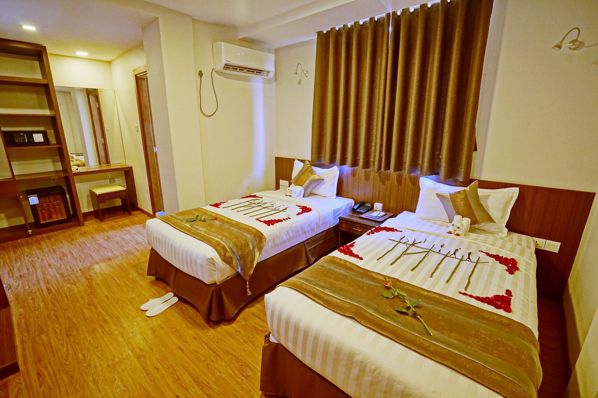 Sanctuary Hotel Mandalay Buitenkant foto