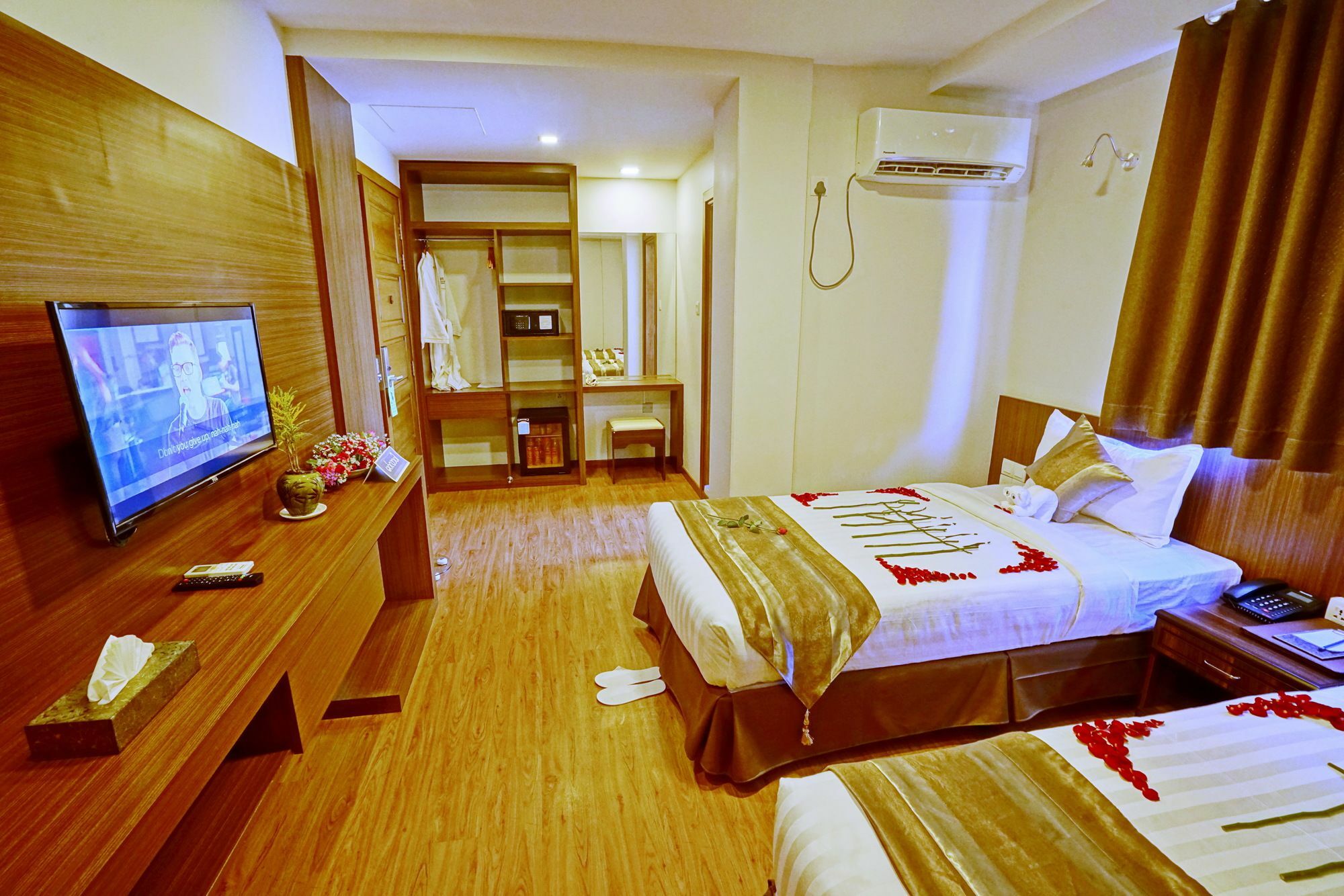 Sanctuary Hotel Mandalay Buitenkant foto